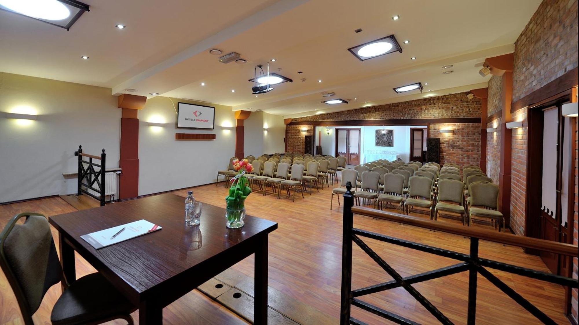 Hotel Diament Vacanza Katowice - Siemianowice Siemianowice Śląskie المظهر الخارجي الصورة