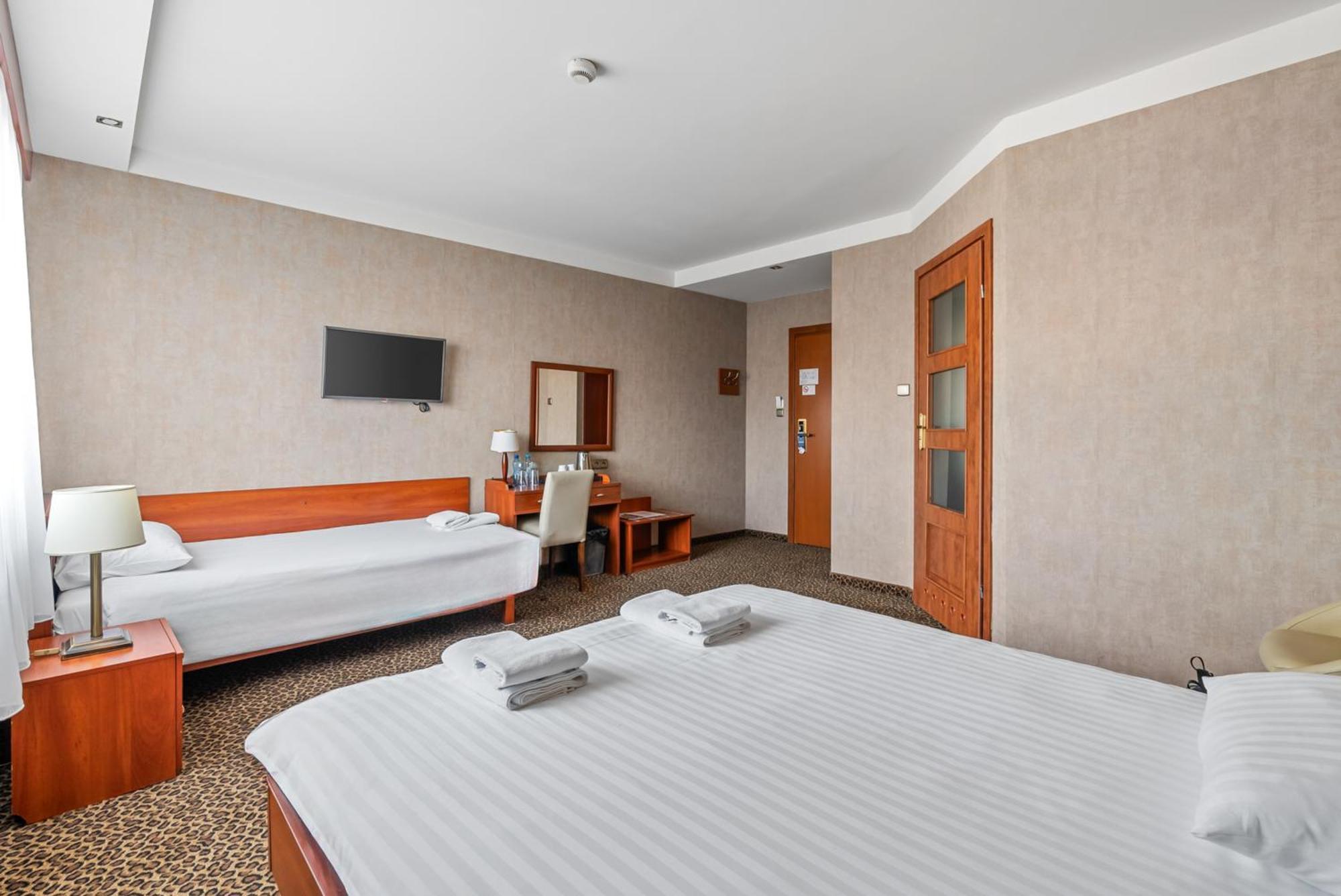 Hotel Diament Vacanza Katowice - Siemianowice Siemianowice Śląskie المظهر الخارجي الصورة