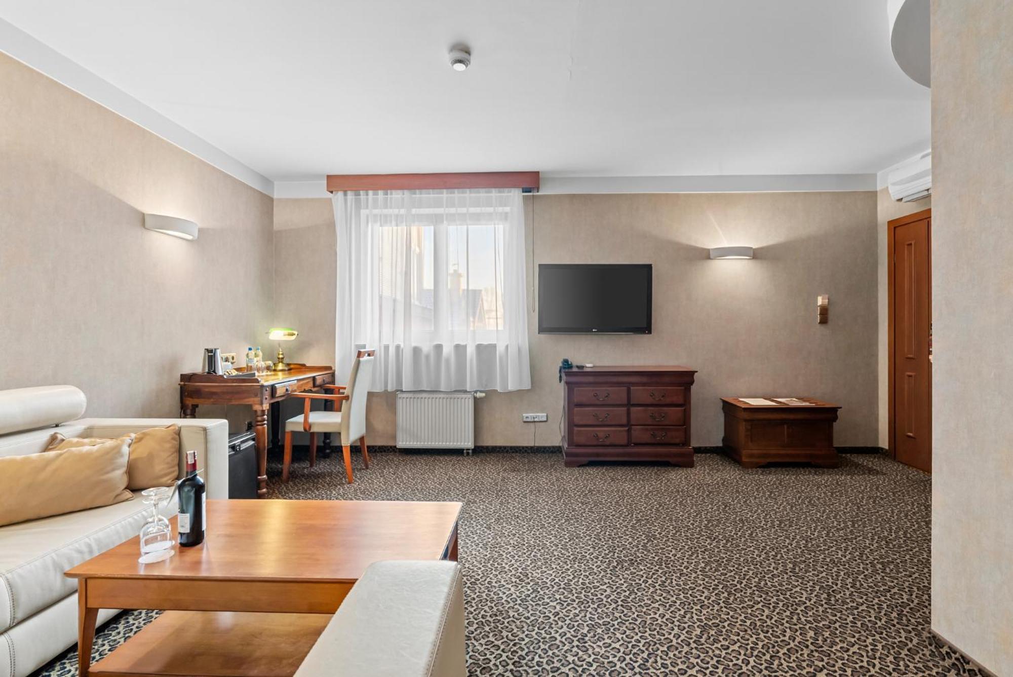 Hotel Diament Vacanza Katowice - Siemianowice Siemianowice Śląskie المظهر الخارجي الصورة