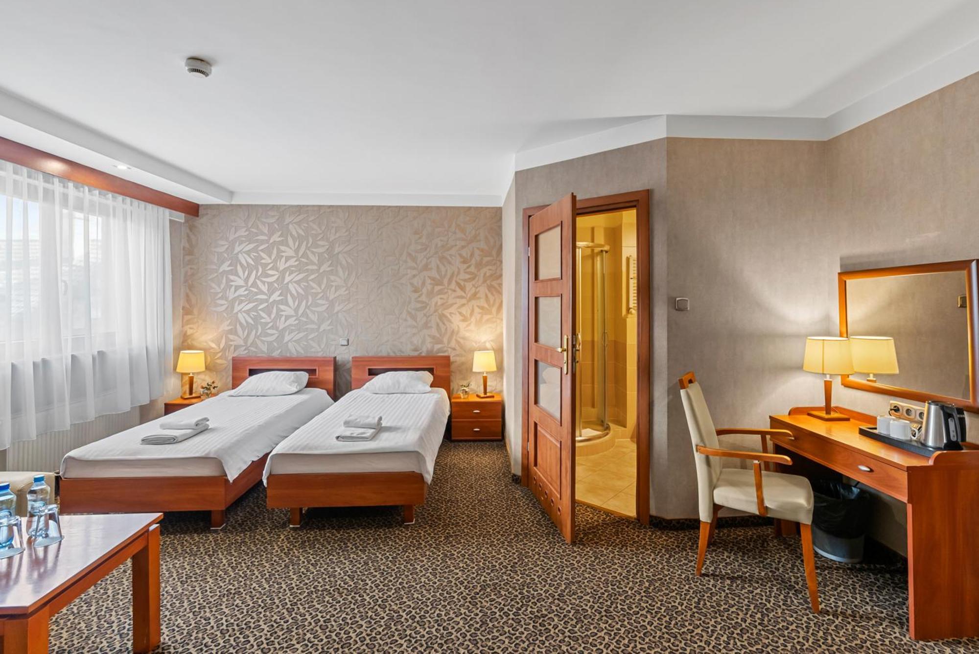 Hotel Diament Vacanza Katowice - Siemianowice Siemianowice Śląskie المظهر الخارجي الصورة