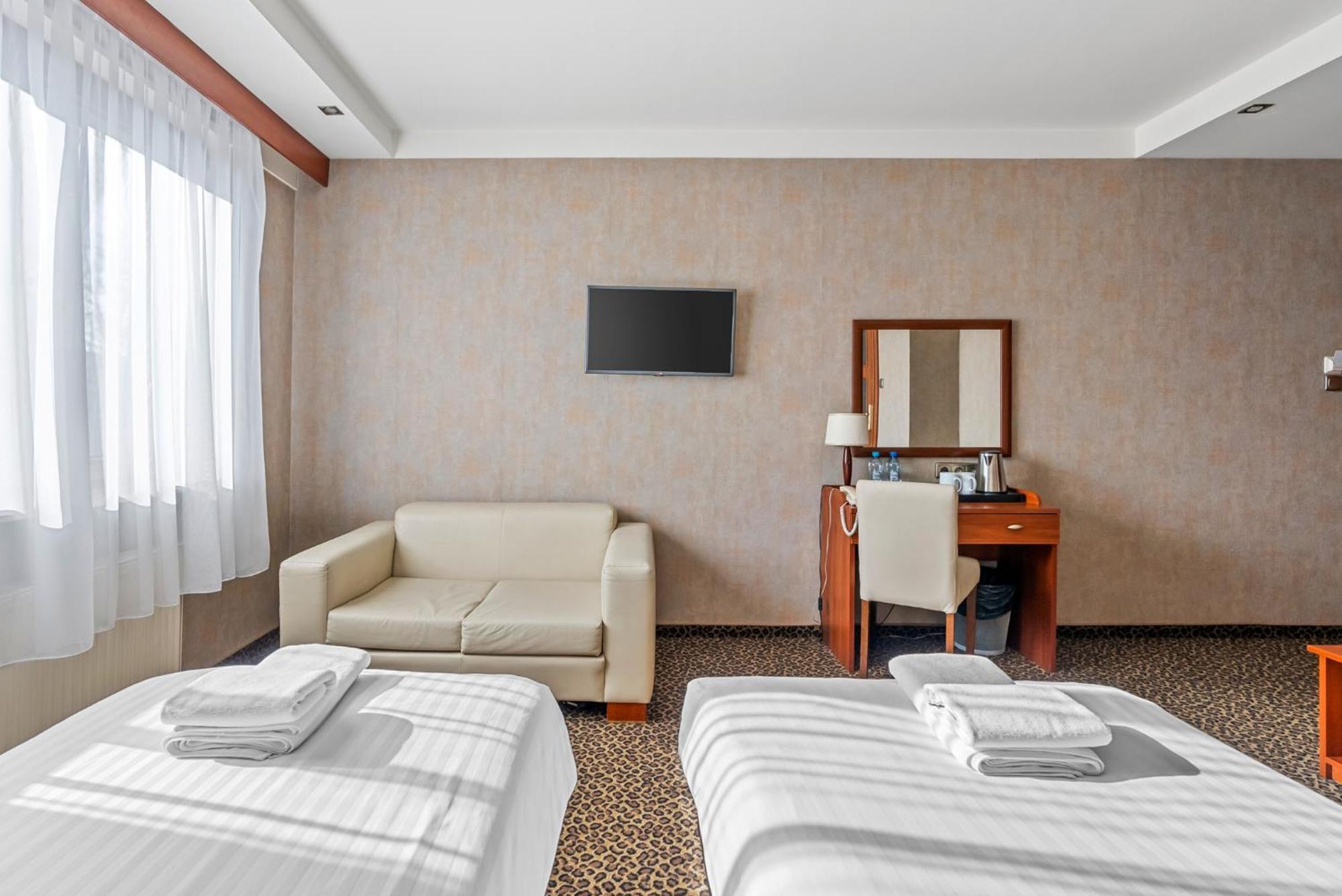 Hotel Diament Vacanza Katowice - Siemianowice Siemianowice Śląskie المظهر الخارجي الصورة